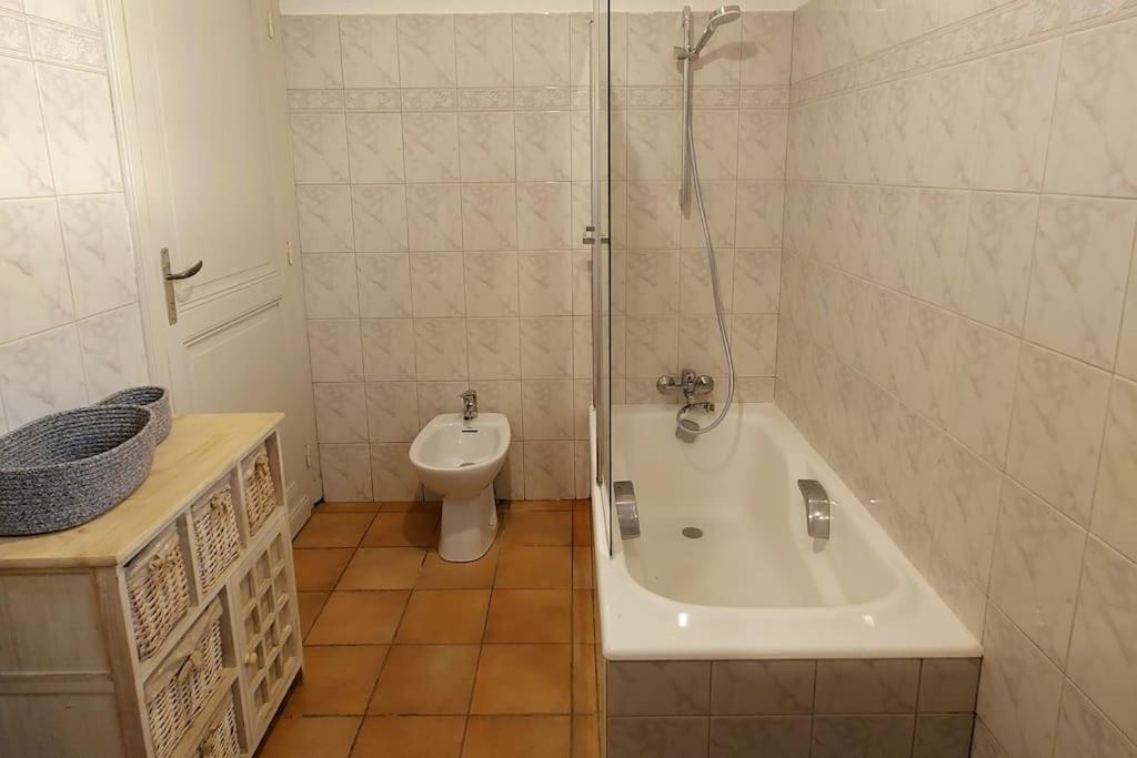 Entre Pierre Et Vigne - Charming Former Winery Farmhouse With Hot Tub & Swimming Pool Monestier  Esterno foto